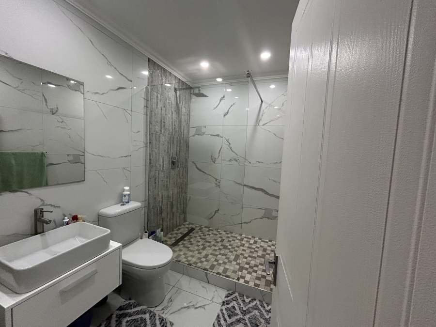 To Let 2 Bedroom Property for Rent in Royal Ascot Western Cape